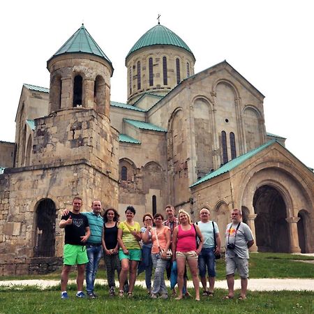 Giorgi'S Homestay Кутаиси Екстериор снимка