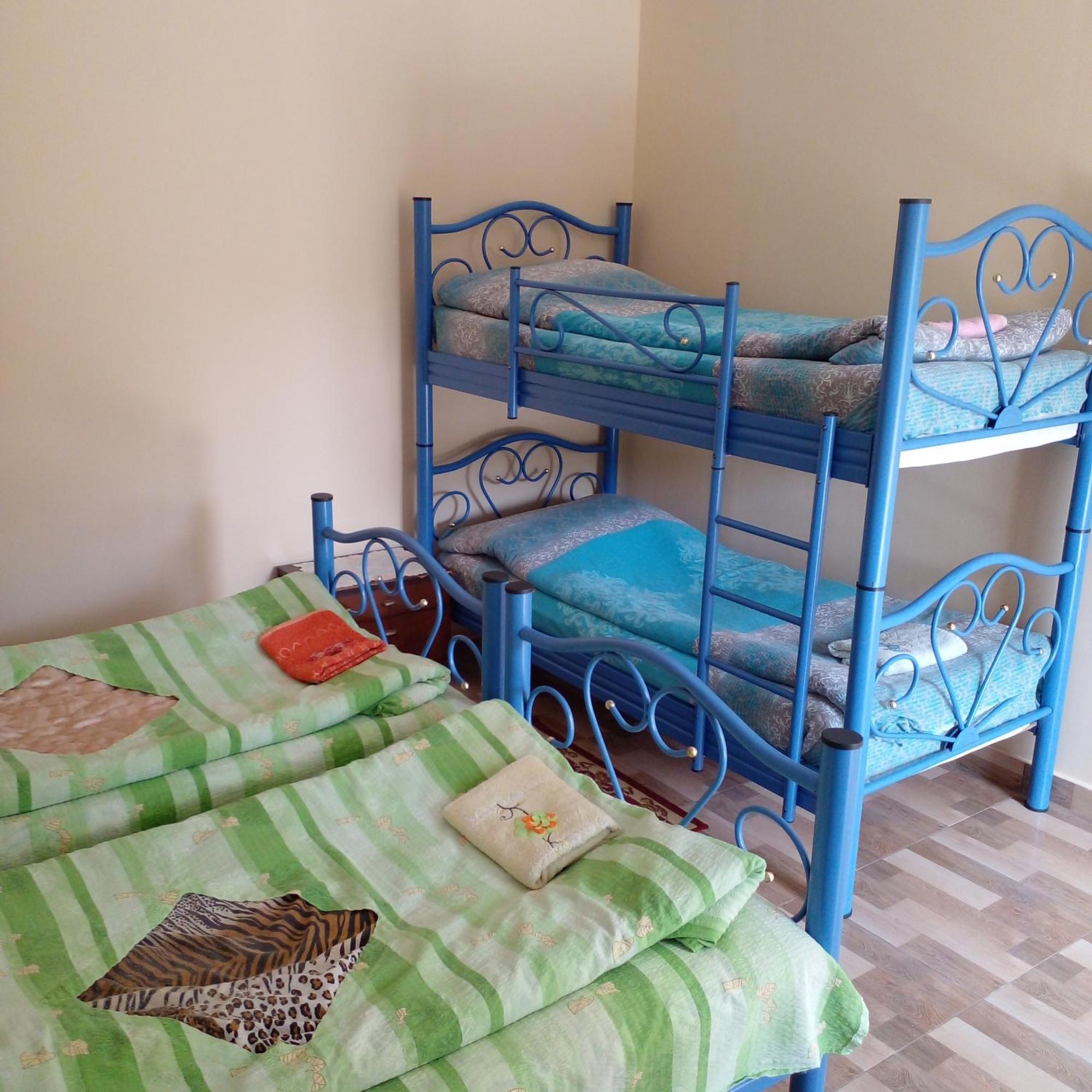 Giorgi'S Homestay Кутаиси Екстериор снимка