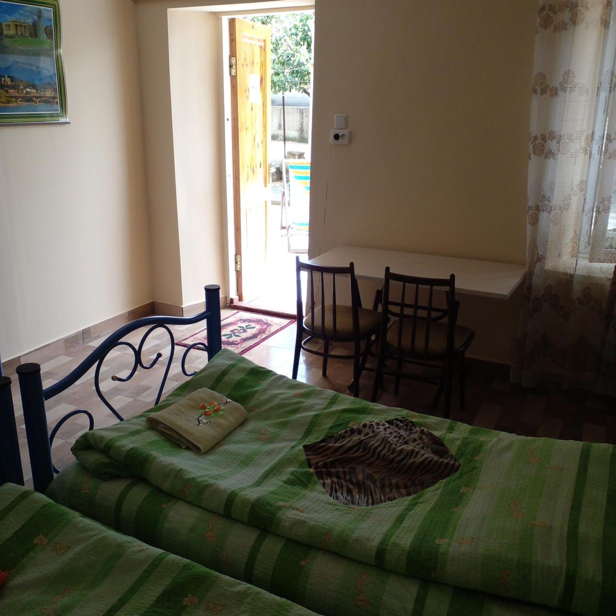 Giorgi'S Homestay Кутаиси Екстериор снимка