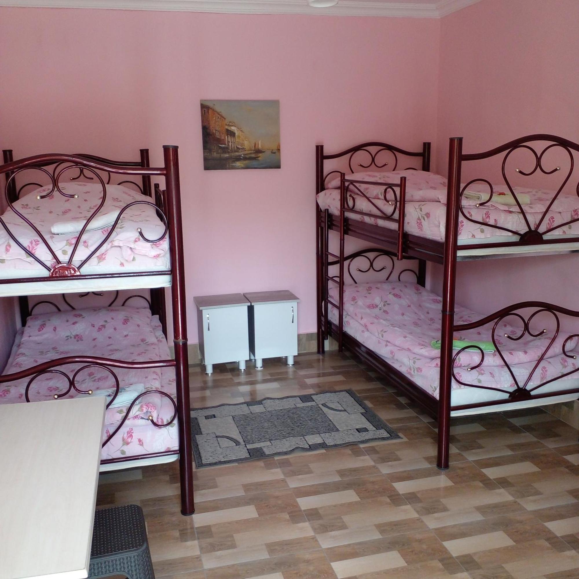 Giorgi'S Homestay Кутаиси Екстериор снимка