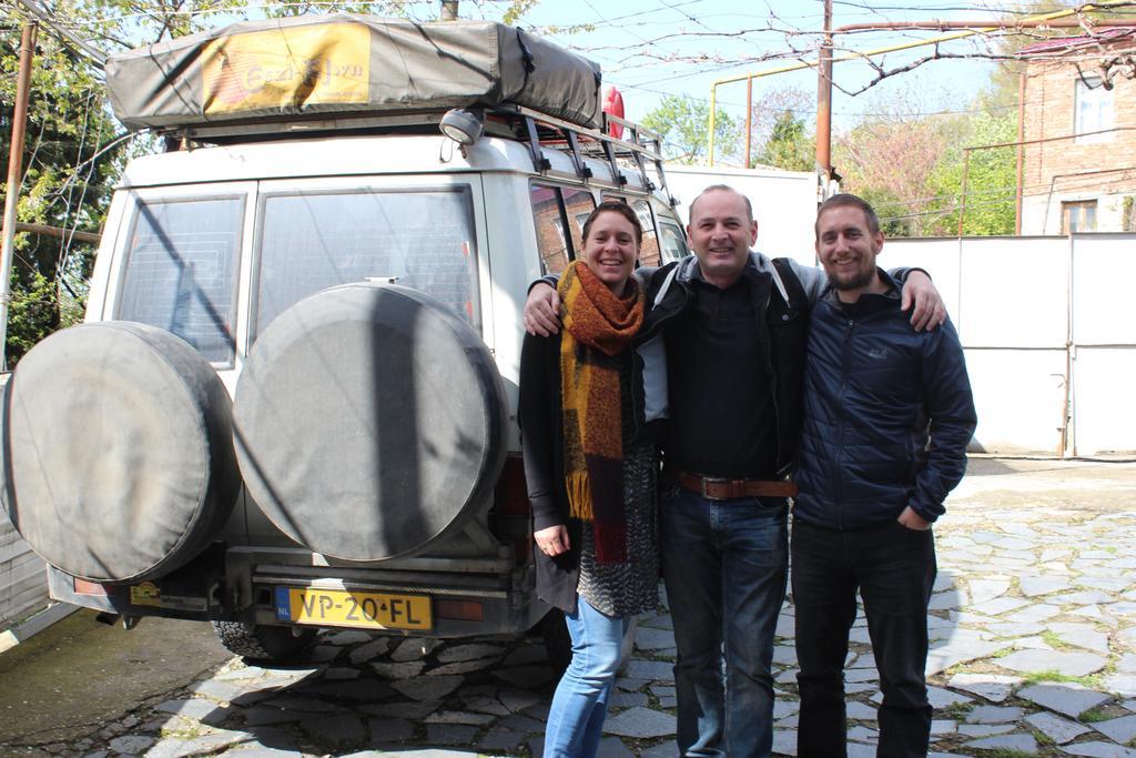 Giorgi'S Homestay Кутаиси Екстериор снимка