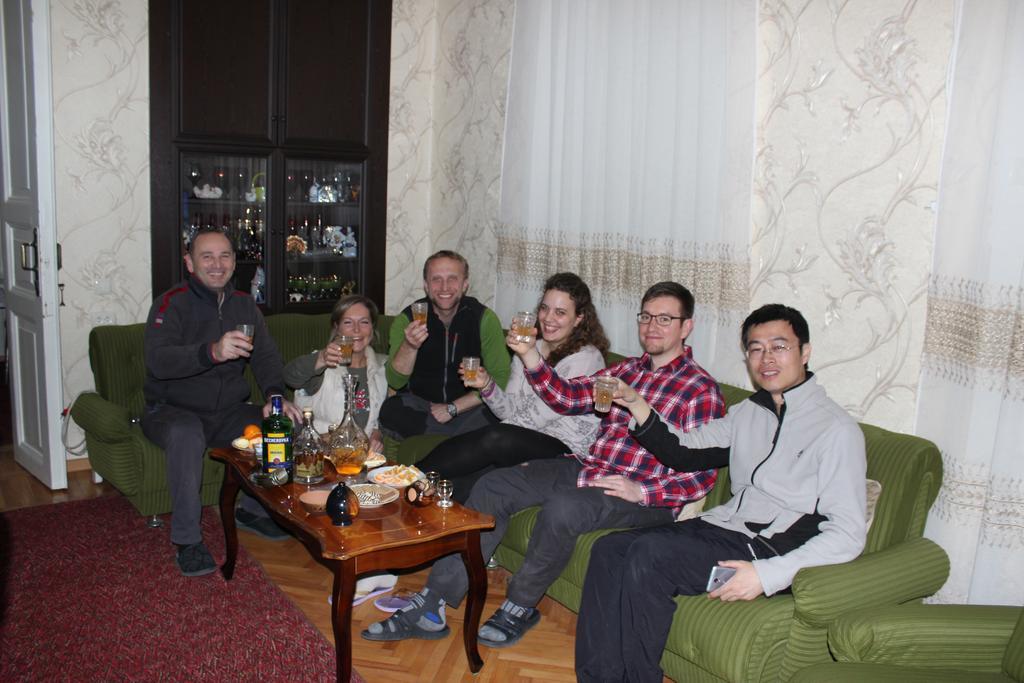 Giorgi'S Homestay Кутаиси Екстериор снимка
