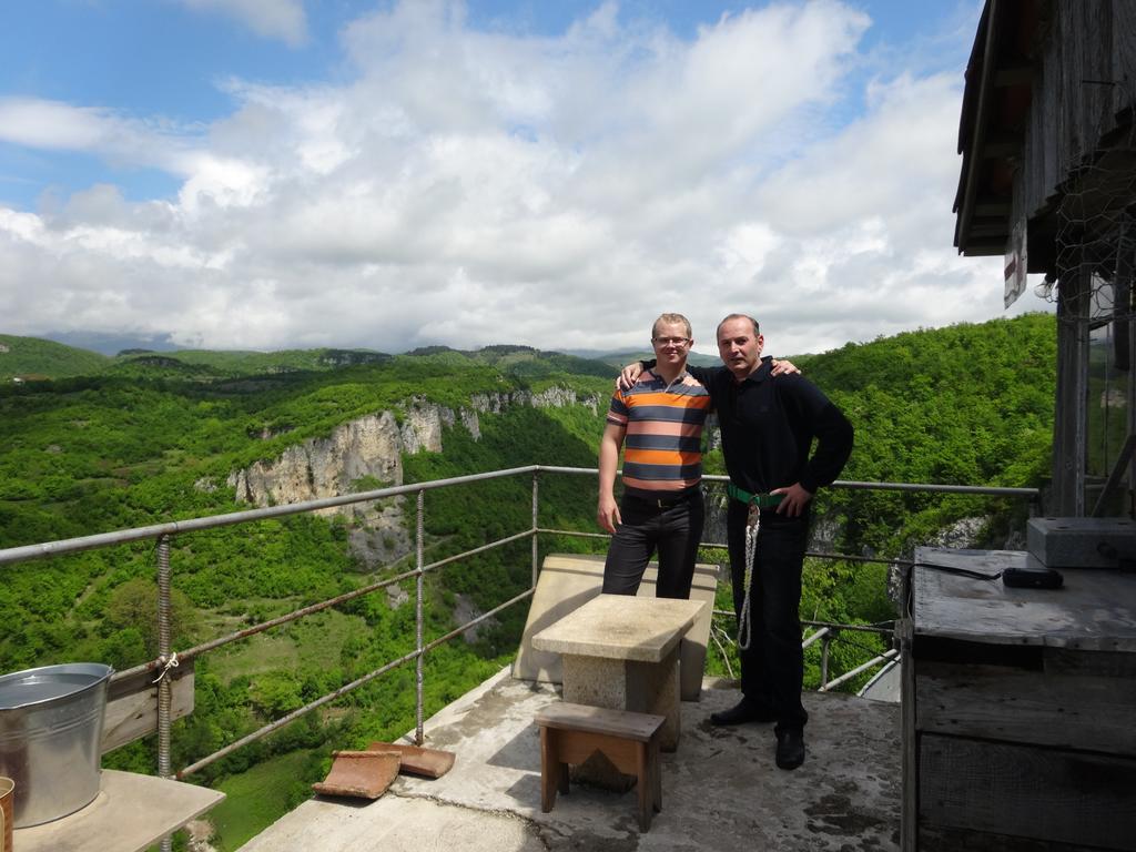 Giorgi'S Homestay Кутаиси Екстериор снимка