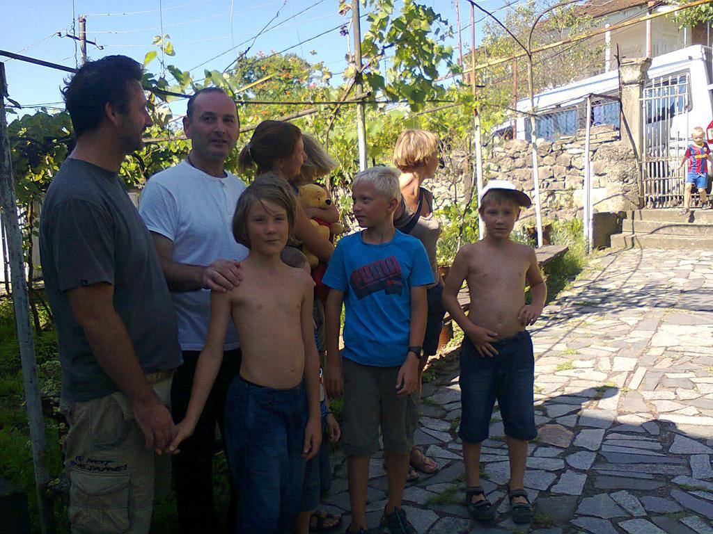 Giorgi'S Homestay Кутаиси Екстериор снимка
