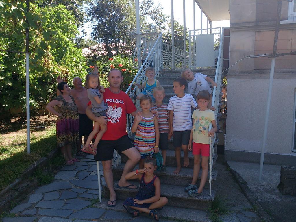 Giorgi'S Homestay Кутаиси Екстериор снимка