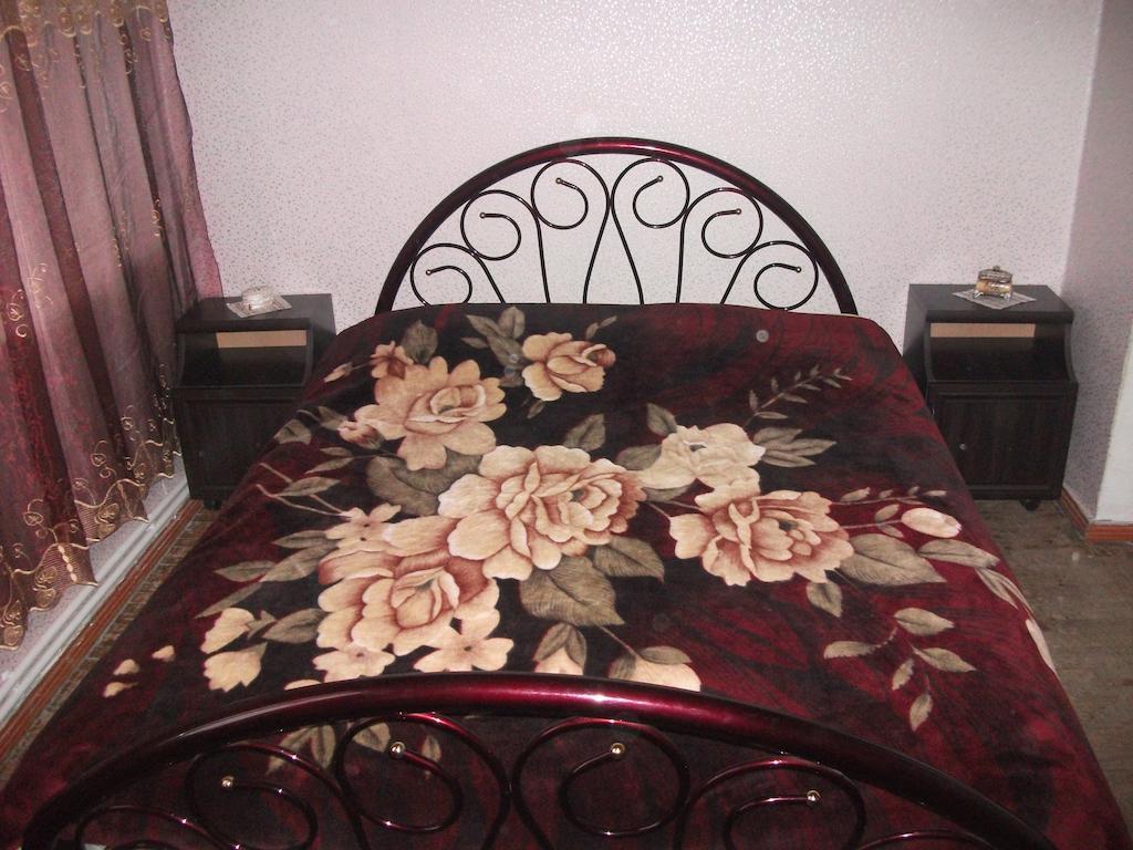Giorgi'S Homestay Кутаиси Екстериор снимка