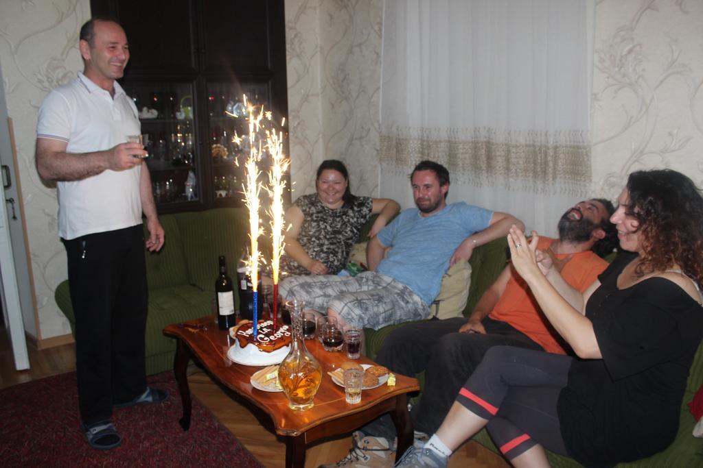 Giorgi'S Homestay Кутаиси Екстериор снимка