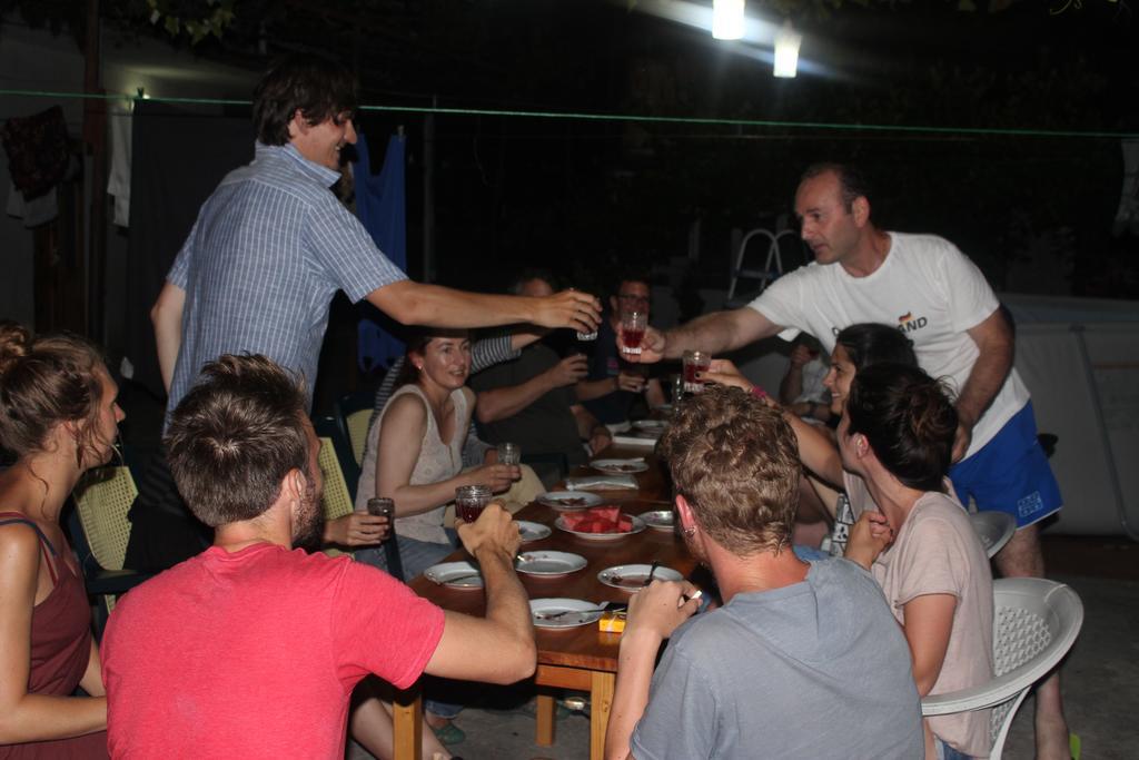Giorgi'S Homestay Кутаиси Екстериор снимка