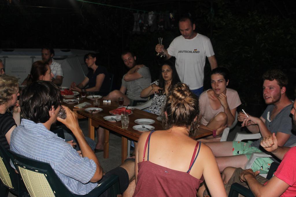 Giorgi'S Homestay Кутаиси Екстериор снимка