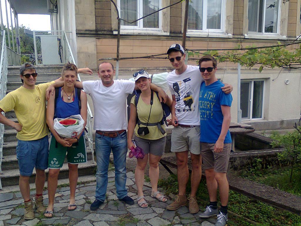 Giorgi'S Homestay Кутаиси Екстериор снимка