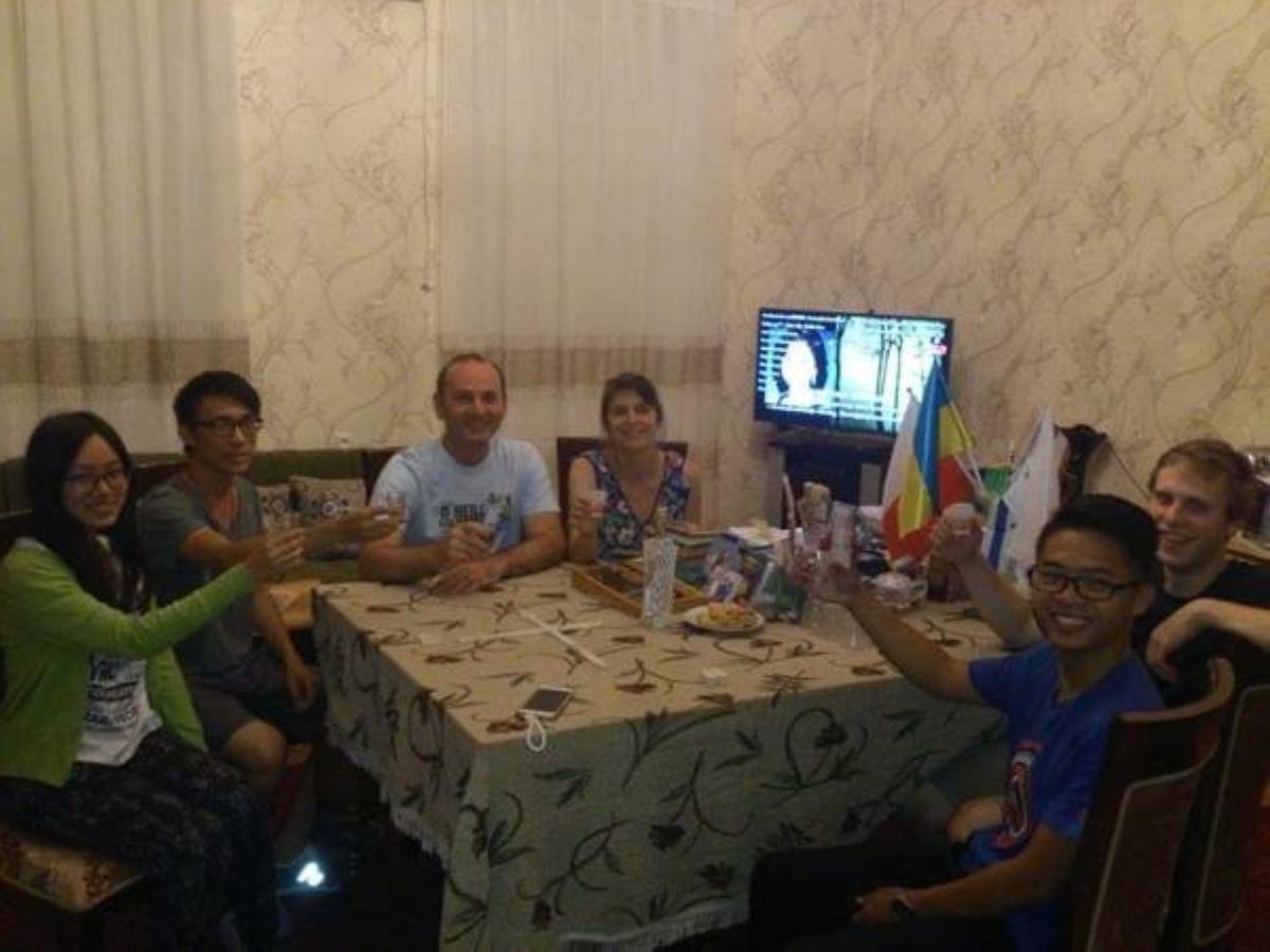 Giorgi'S Homestay Кутаиси Екстериор снимка