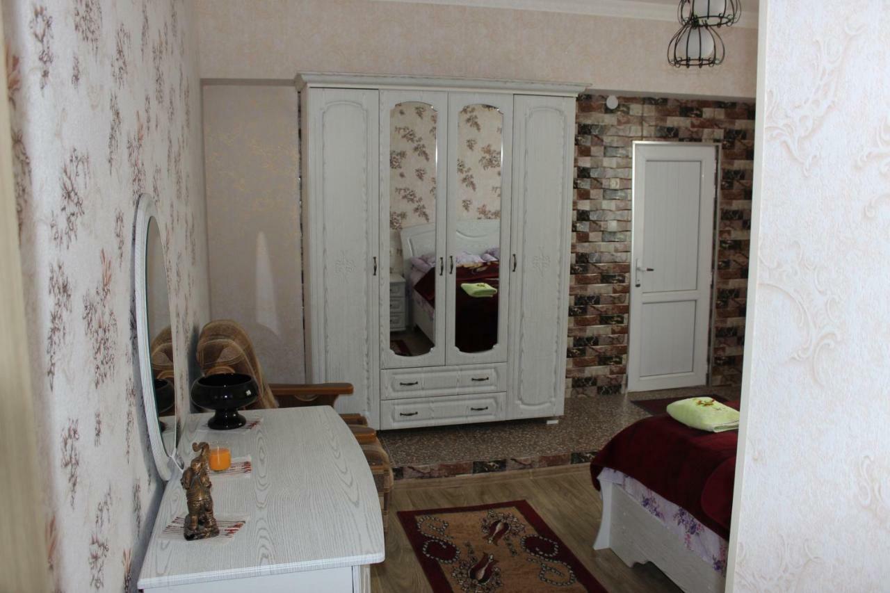 Giorgi'S Homestay Кутаиси Екстериор снимка