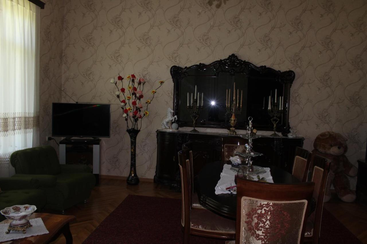 Giorgi'S Homestay Кутаиси Екстериор снимка